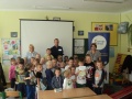 Dzielnicowi z Chojnowa na spotkaniu z dziećmi ze Szkoły Podstawowej w Rzeszotarach