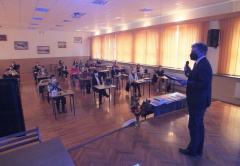 Zakończenie roku szkolnego 2020/2021 przez maturzystów w PZS w Chojnowie