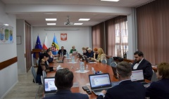 Powiatowa dotacja na remont w chojnowskim zamku oraz w goliszowskim kościele