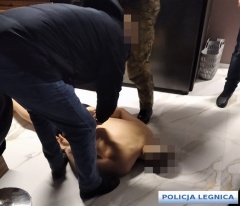 Złodziej samochodowy w rękach policji