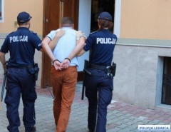 Ukradł piwo, wino i zaatakował ochroniarza. Chojnowianin najbliższe miesiące spędzi w areszcie